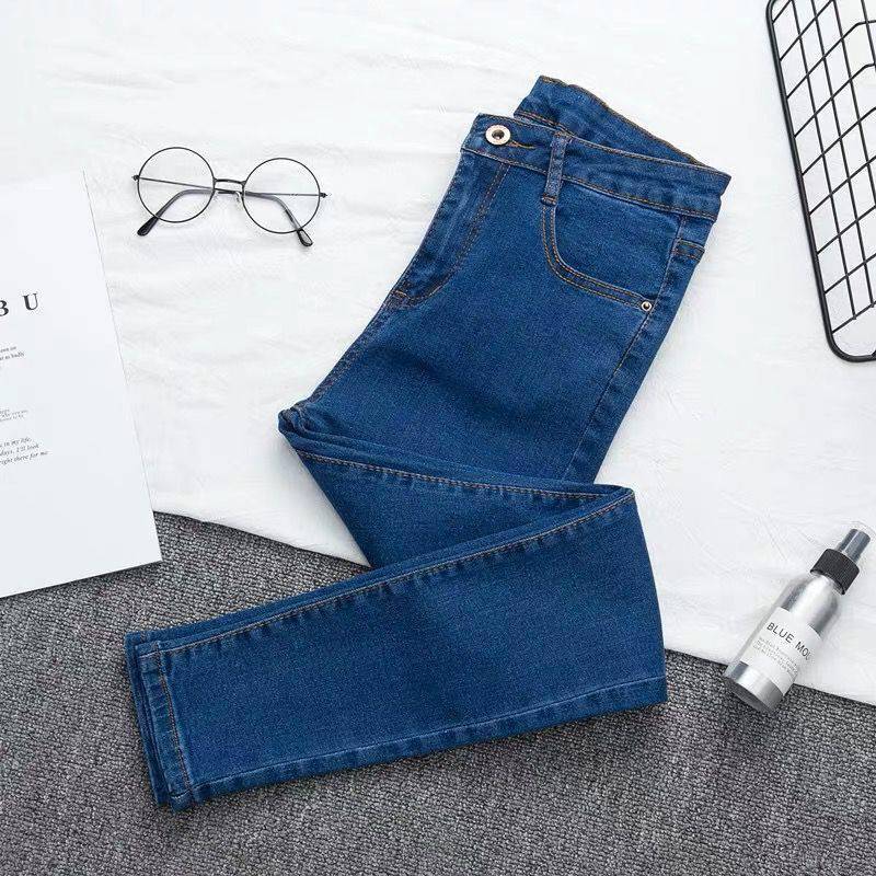 Rett jeans med høyt liv og slitte detaljer for dame – full lengde eller 7/8