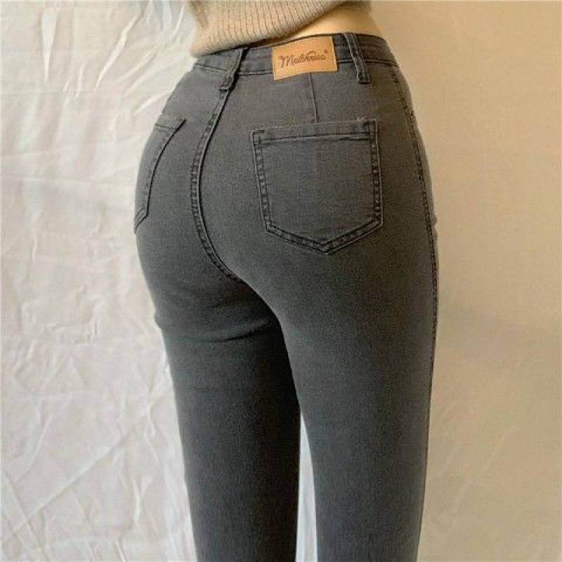 Rett jeans med høyt liv og slitte detaljer for dame – full lengde eller 7/8