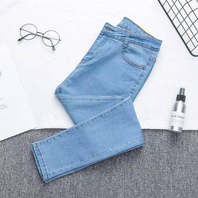 Rett jeans med høyt liv og slitte detaljer for dame – full lengde eller 7/8