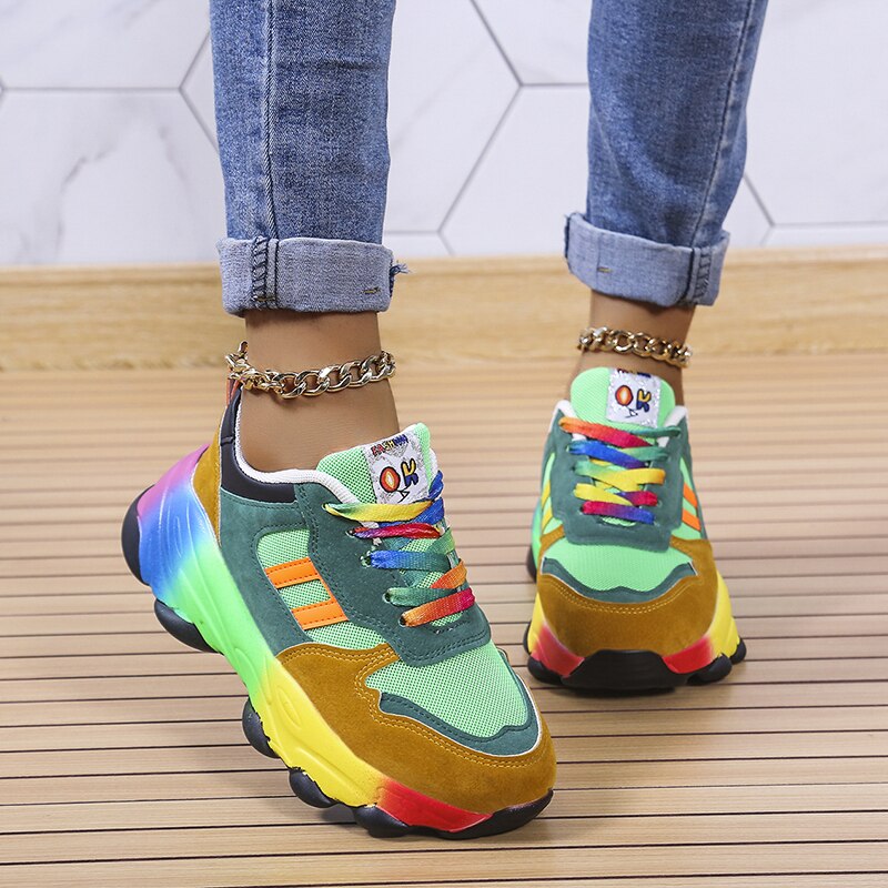 Behagelige sneakers med regnbuedetaljer for dame – grønn og blå