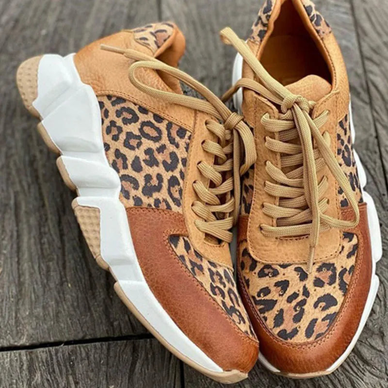 Sneakers med leopardmønster og tykk såle for dame – i PU