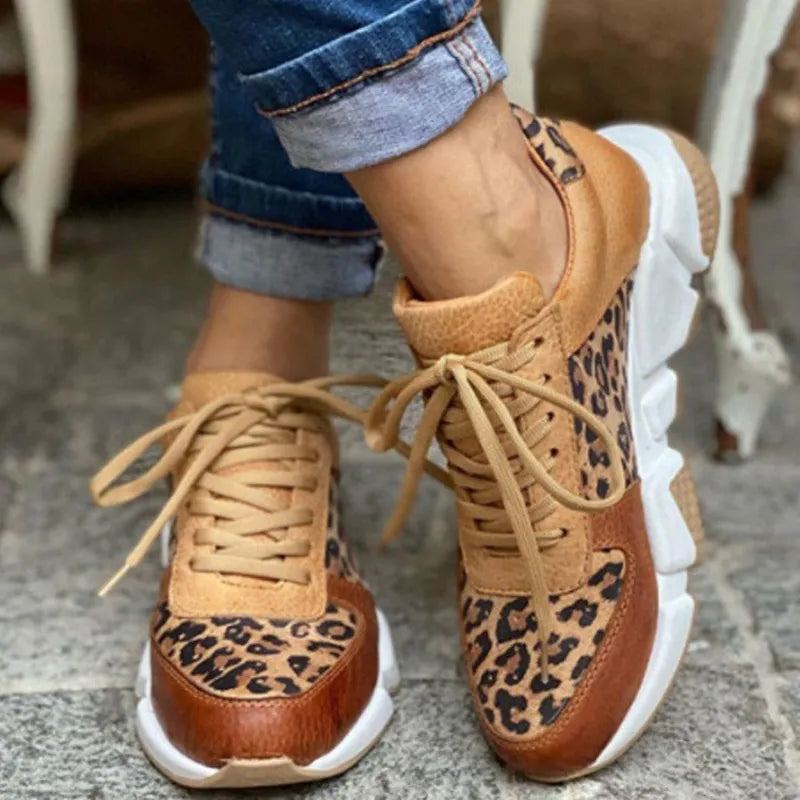 Sneakers med leopardmønster og tykk såle for dame – i PU