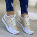 Behagelige sneakers i mesh og skinnlook for dame – polstret tunge og krage