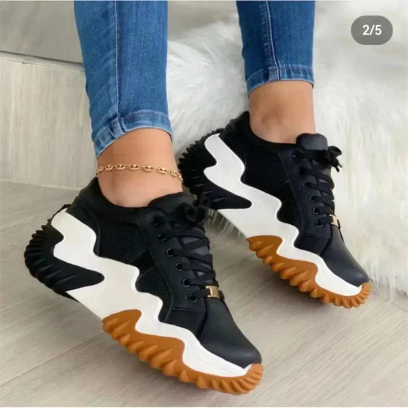 Plattform sneakers med tykk vulkanisert såle for dame – beige og grå