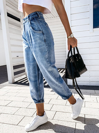 Avslappet streetwear-jeans med høyt liv for dame – slitt blå denim