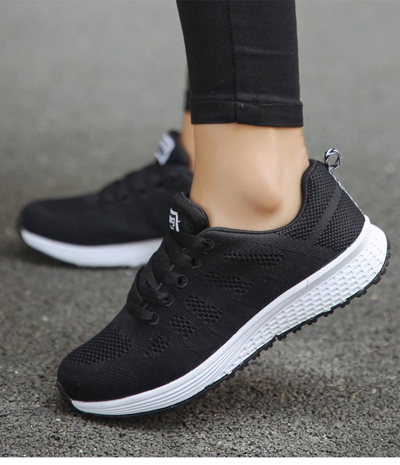 Komfortsneakers i mesh med snøring for dame – lette med EVA-såle