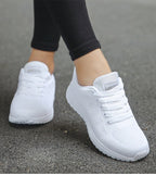 Komfortsneakers i mesh med snøring for dame – lette med EVA-såle