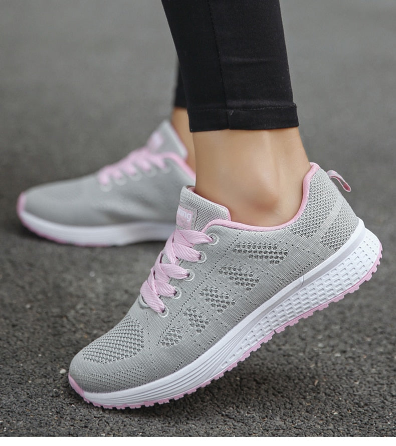Komfortsneakers i mesh med snøring for dame – lette med EVA-såle