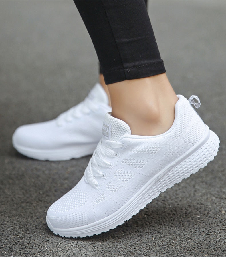 Komfortsneakers i mesh med snøring for dame – lette med EVA-såle