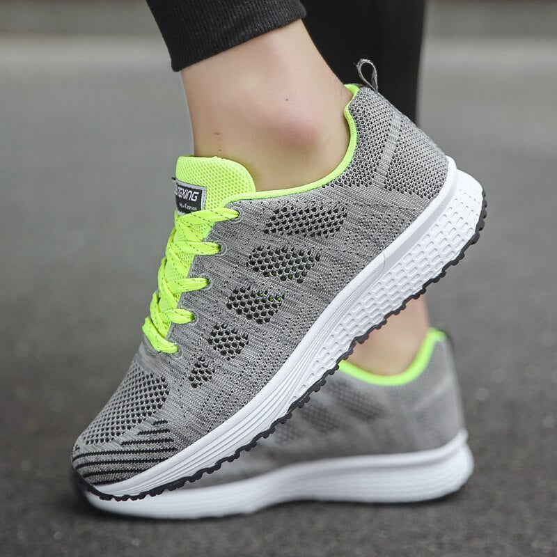 Komfortsneakers i mesh med snøring for dame – lette med EVA-såle