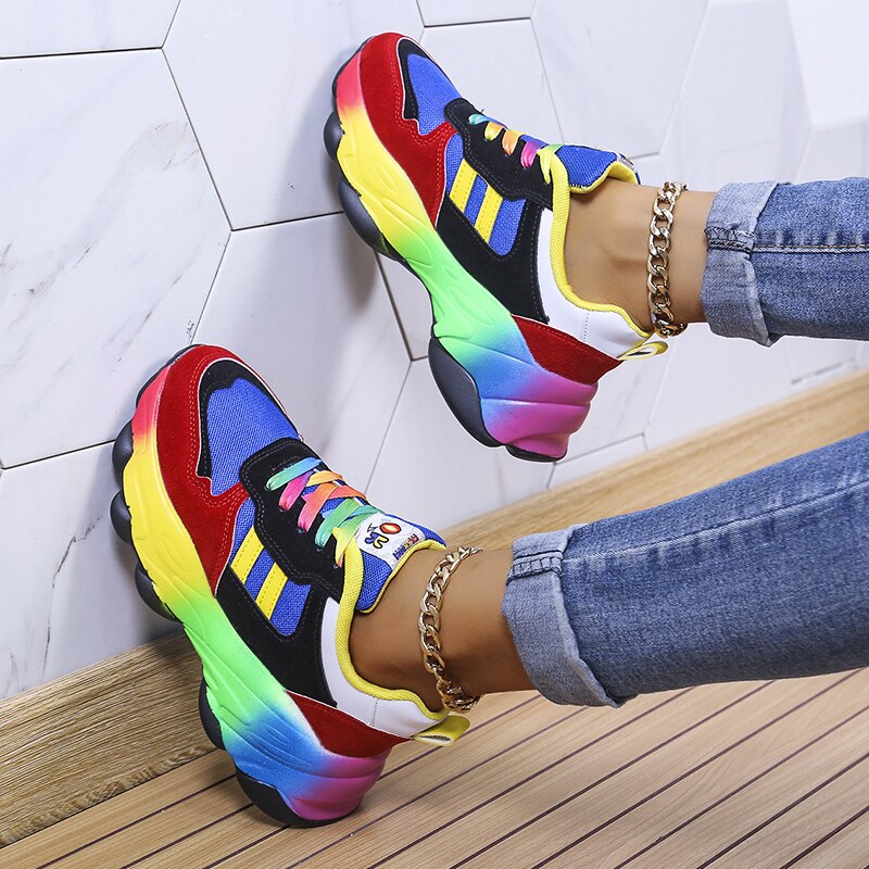 Behagelige sneakers med regnbuedetaljer for dame – grønn og blå