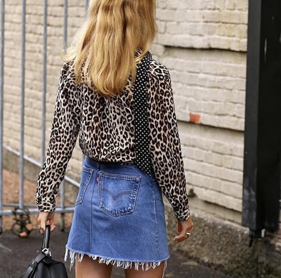 Bluse med leopardmønster for dame – trendy og feminin topp