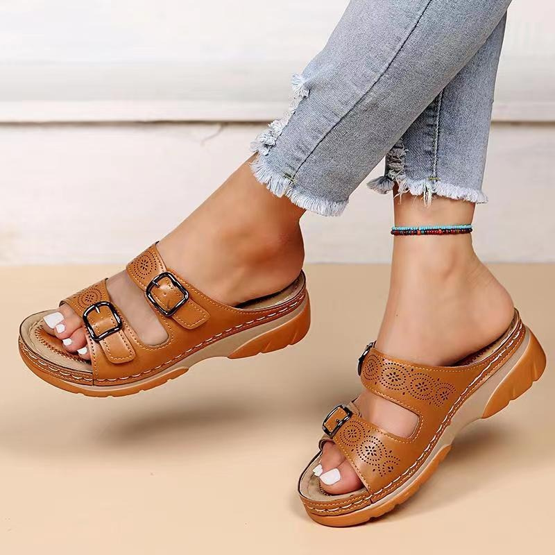 Slippers med to spenner for dame – behagelige og justerbare, fire farger