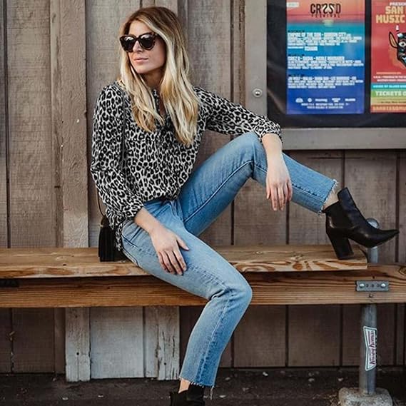 Bluse med leopardmønster for dame – trendy og feminin topp