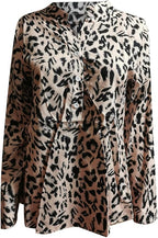 Bluse med leopardmønster for dame – trendy og feminin topp