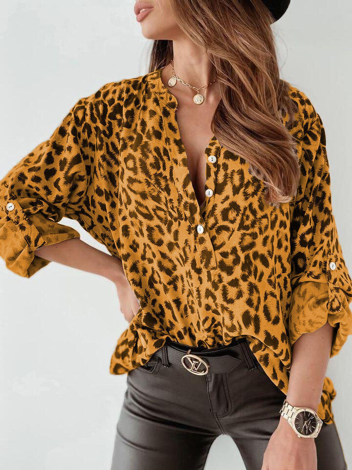 Bluse med leopardmønster for dame – trendy og feminin topp
