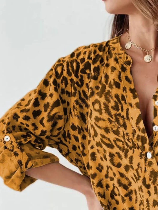 Bluse med leopardmønster for dame – trendy og feminin topp