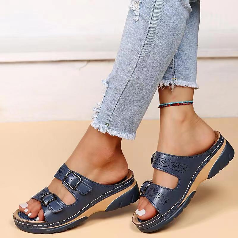 Slippers med to spenner for dame – behagelige og justerbare, fire farger