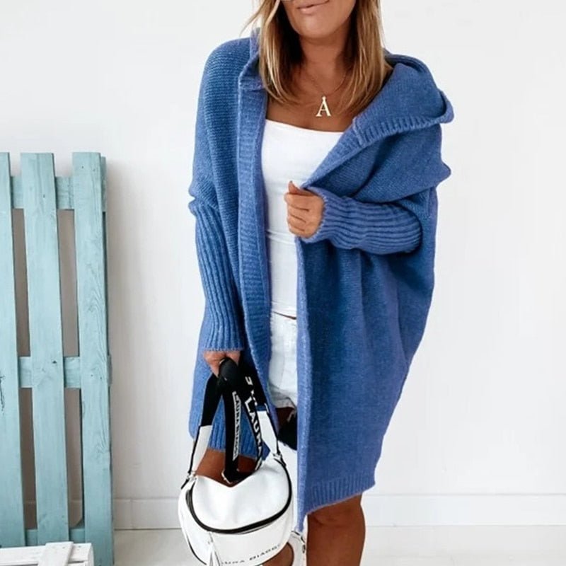Lang oversized strikkejakke med hette for dame – myk cardigan med flaggermusermer