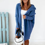Lang oversized strikkejakke med hette for dame – myk cardigan med flaggermusermer