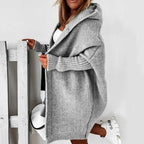 Lang oversized strikkejakke med hette for dame – myk cardigan med flaggermusermer