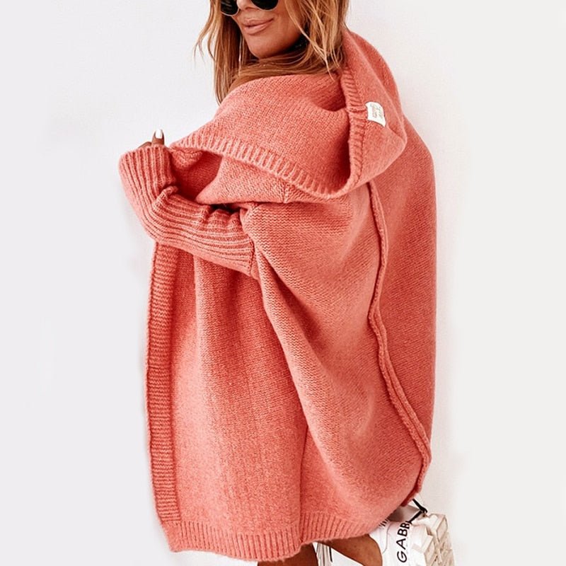 Lang oversized strikkejakke med hette for dame – myk cardigan med flaggermusermer