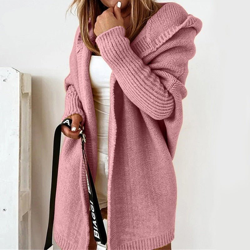 Lang oversized strikkejakke med hette for dame – myk cardigan med flaggermusermer