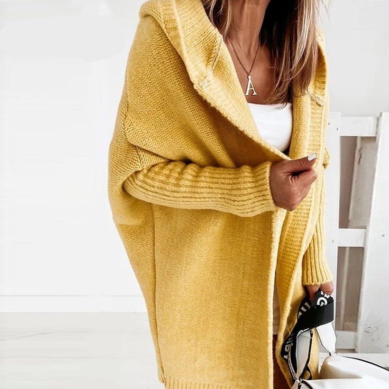 Lang oversized strikkejakke med hette for dame – myk cardigan med flaggermusermer