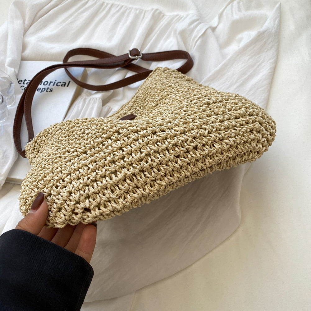 Romslig boho-veske med justerbar stropp for dame – brun og beige
