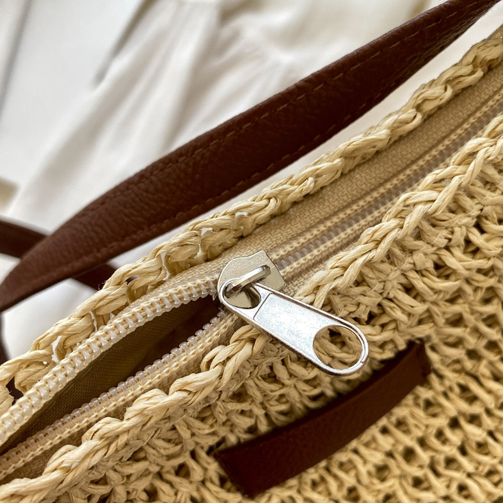 Romslig boho-veske med justerbar stropp for dame – brun og beige
