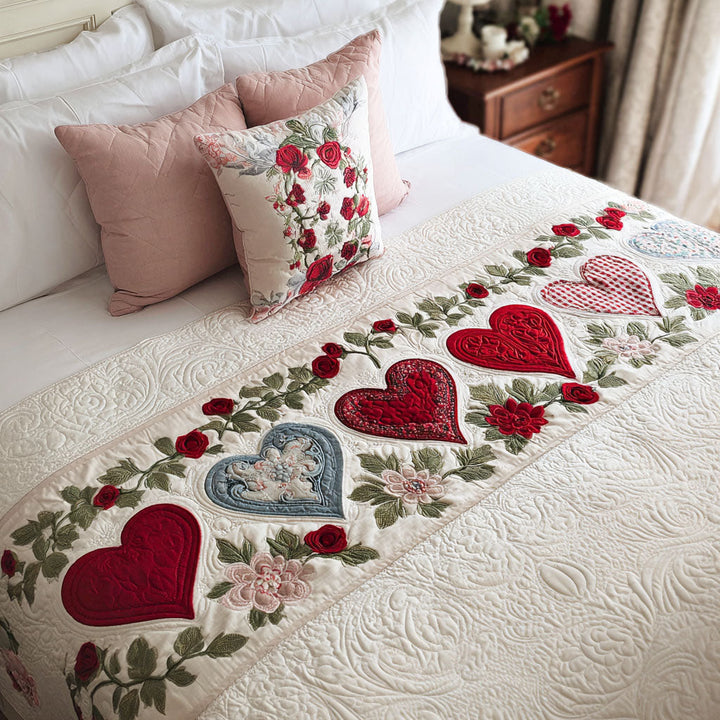 Sengeløper - Røde hjerter med blomsterranke