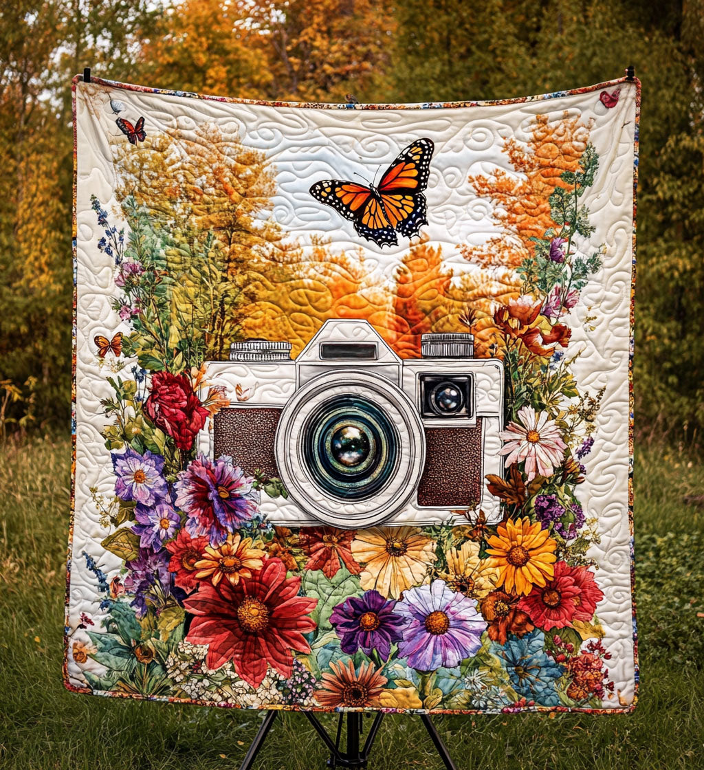 Veggteppe - Vintage kamera med blomster