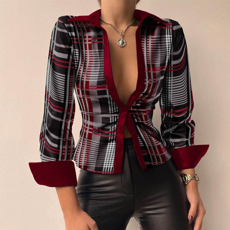 Langermet patchworkbluse med V-hals og detaljer i kunstskinn for dame
