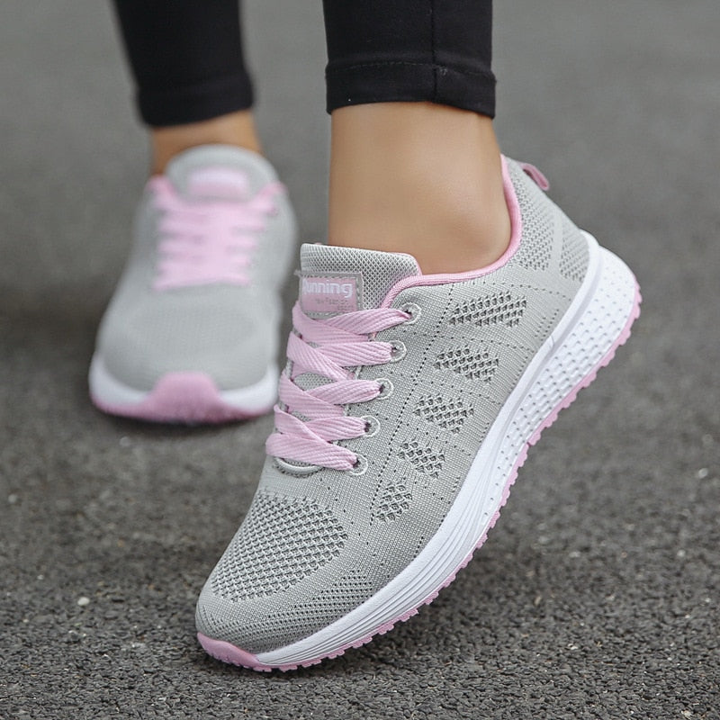 Komfortsneakers i mesh med snøring for dame – lette med EVA-såle