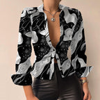 Langermet patchworkbluse med V-hals og detaljer i kunstskinn for dame