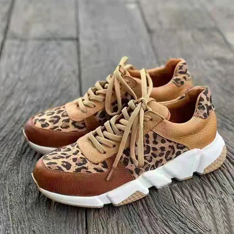 Sneakers med leopardmønster og tykk såle for dame – i PU