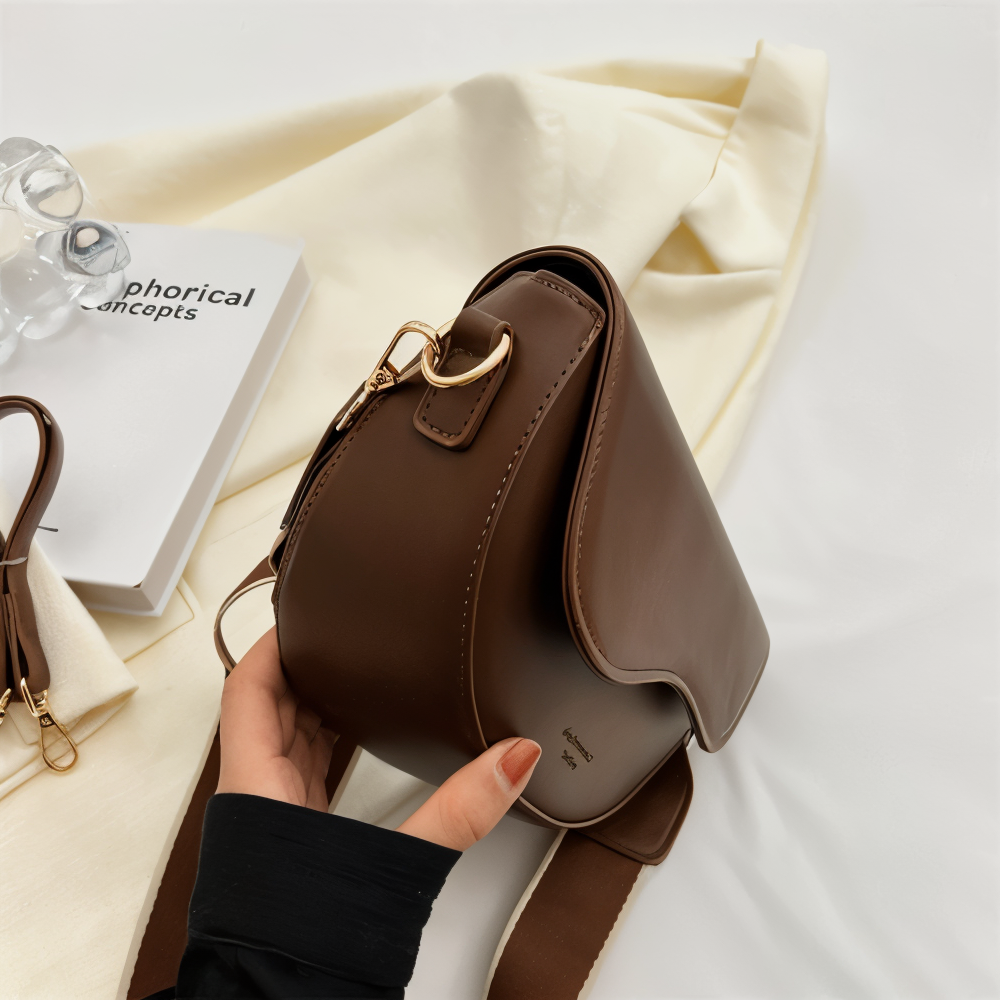 Crossbody veske i vegansk skinn for dame – justerbar stropp og magnetlås