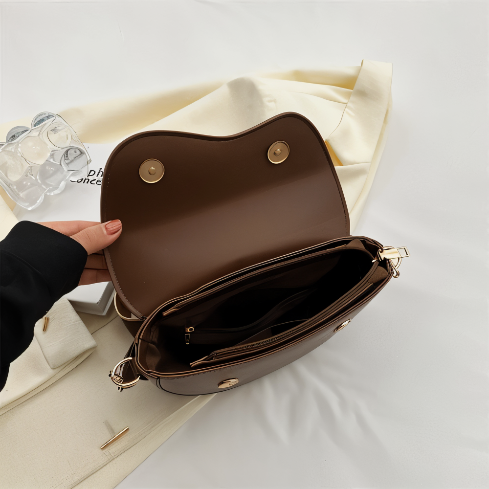Crossbody veske i vegansk skinn for dame – justerbar stropp og magnetlås