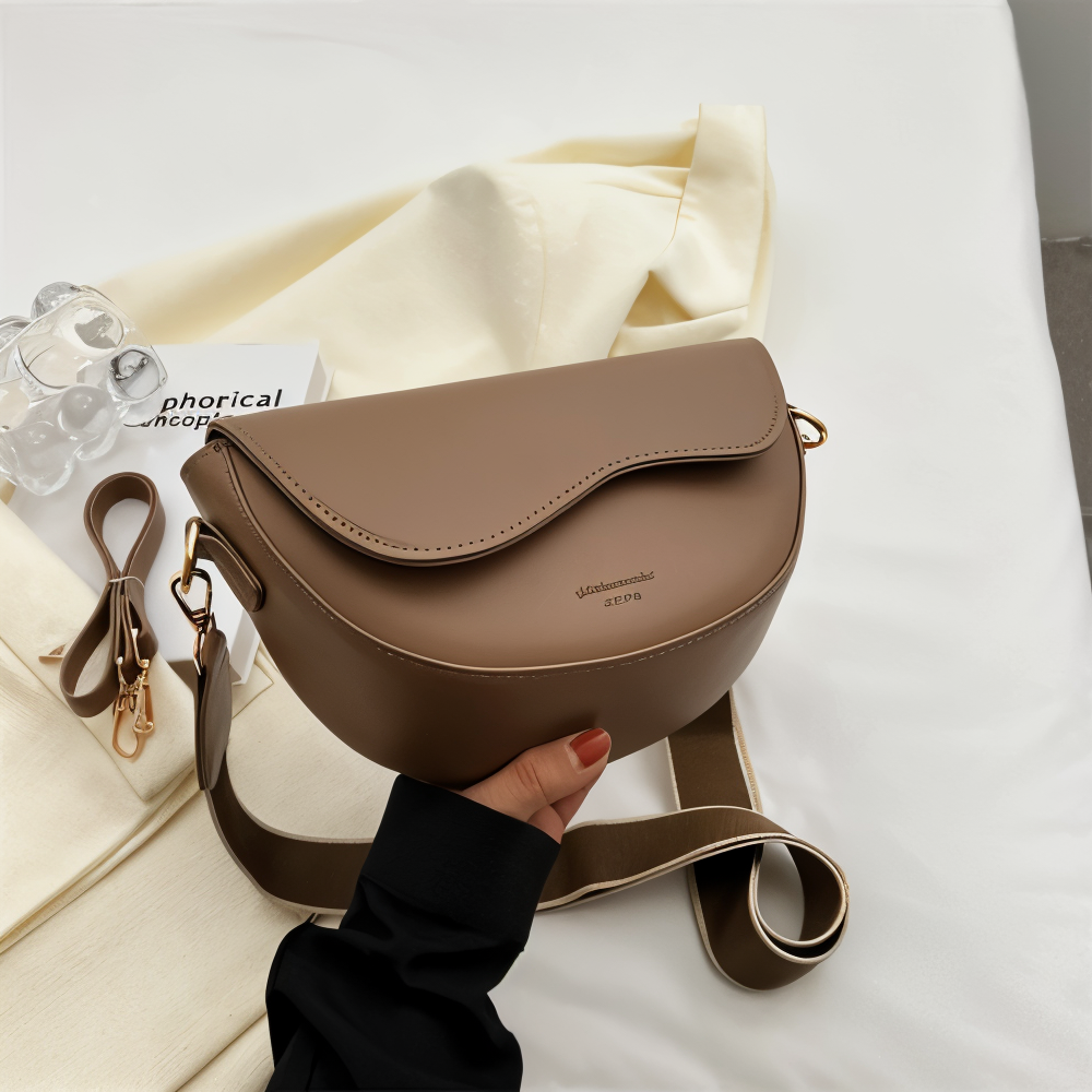 Crossbody veske i vegansk skinn for dame – justerbar stropp og magnetlås