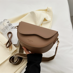 Crossbody veske i vegansk skinn for dame – justerbar stropp og magnetlås