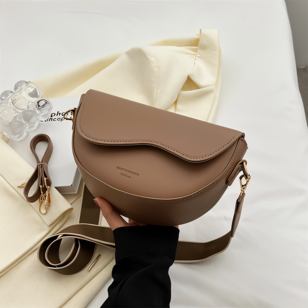 Crossbody veske i vegansk skinn for dame – justerbar stropp og magnetlås
