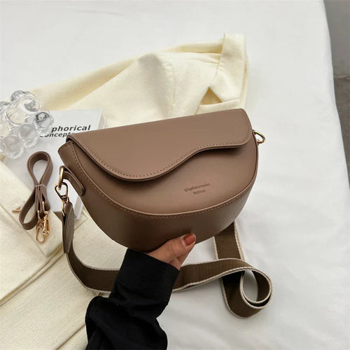 Crossbody veske i vegansk skinn for dame – justerbar stropp og magnetlås