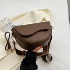 Crossbody veske i vegansk skinn for dame – justerbar stropp og magnetlås
