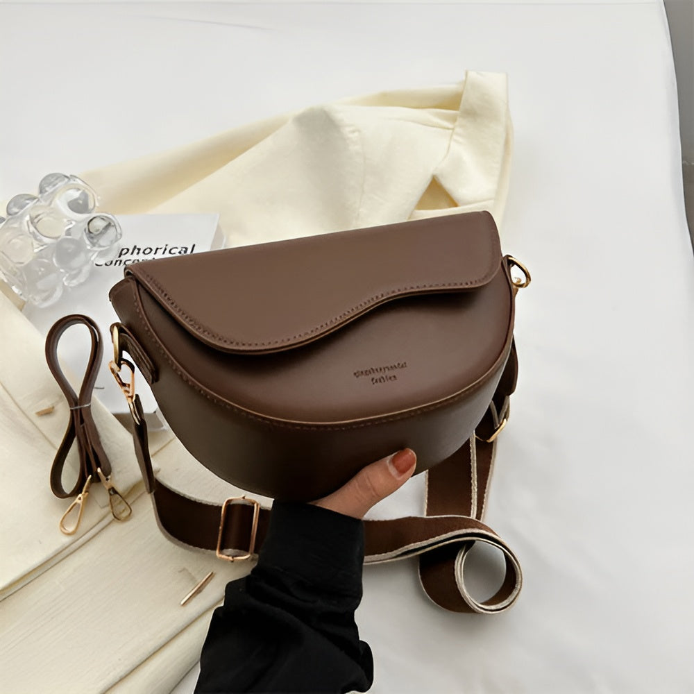 Crossbody veske i vegansk skinn for dame – justerbar stropp og magnetlås