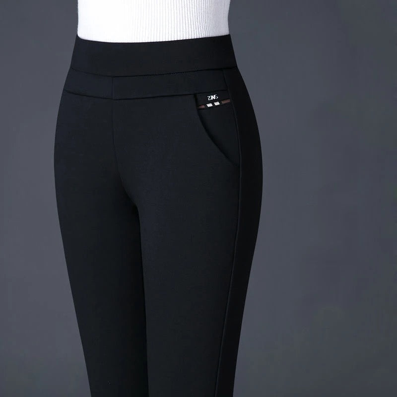 Svart elegant bukse med stretch for dame – smal passform til jobb og fest