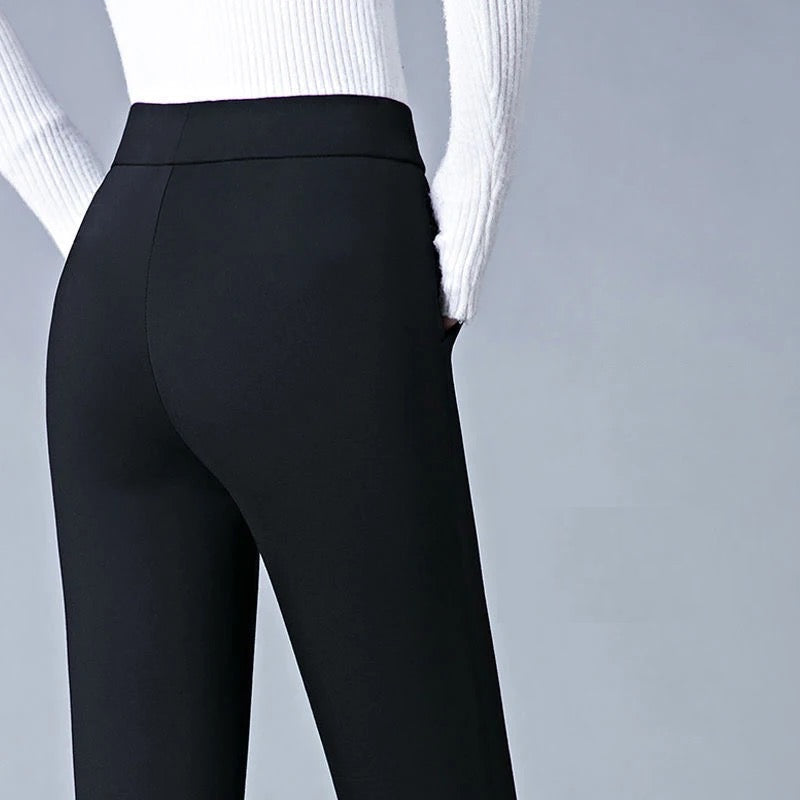 Svart elegant bukse med stretch for dame – smal passform til jobb og fest