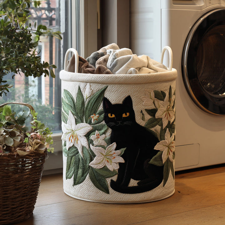 Svart Katt med Liljer Vaskekurv