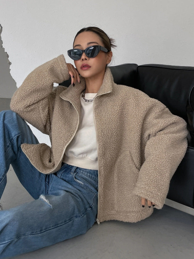 Oversized teddyjakke med ståkrage og glidelås for dame – beige og brun