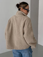 Oversized teddyjakke med ståkrage og glidelås for dame – beige og brun