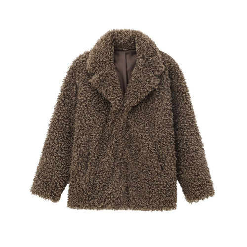 Hoftelang teddyjakke med slag for dame – myk og oversized, mørkebrun